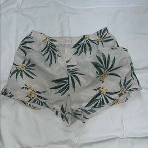 ONLY Women's Floral Print Shorts - White and Green